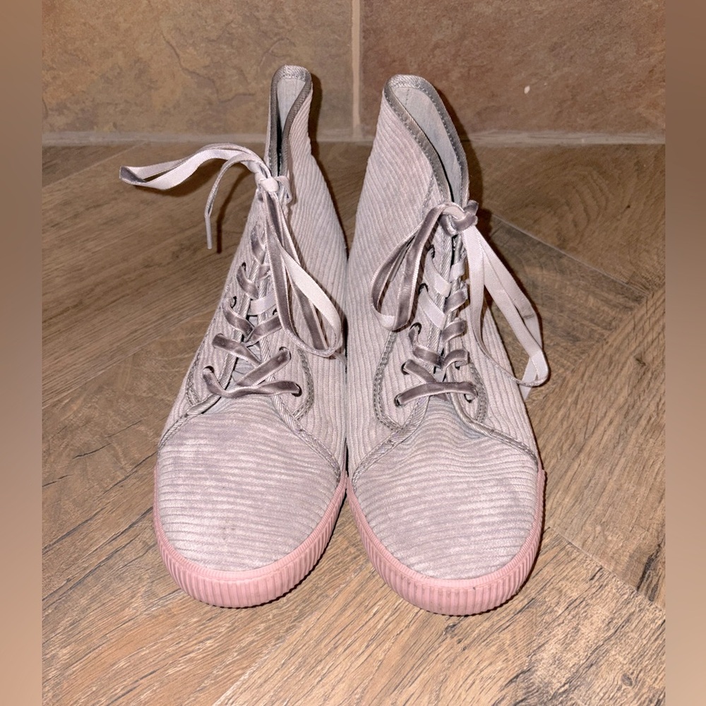 Tom’s women’s ankle shoes size 7.5